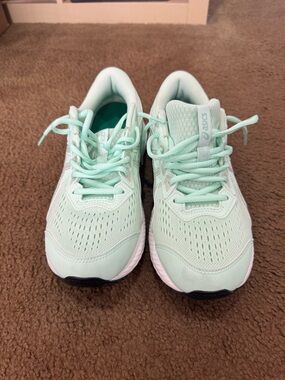 Womens 10 W ASICS Gel Contend 8